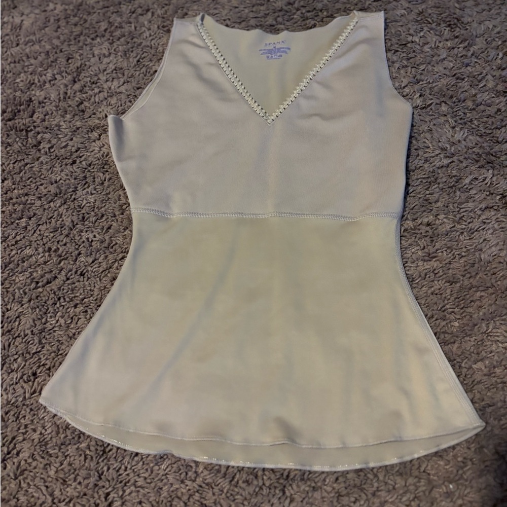 SPANX hide & sleek V Neck slimming Cami Size Medium Ivory/Cream Women’s